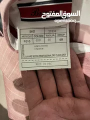  3 بدل واحد لونها ازرق والاخرى لونها وردي