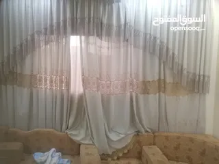  2 برادي ستائر بحالة ممتازة فقط