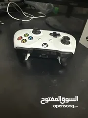  7 Xbox one s  مستعمل مع يد تحكم لا يوجد التوصيل الا لاماكن قريبة +مستعملة +اسلاكها