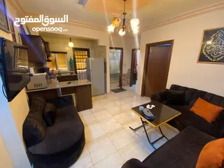  13 شقه مفروشه طابق ارضي مجهزة بالكامل غرفتين نوم وصاله ومطبخ وحمام وبرندة  شارع الجامعه طلاب اوطالبات