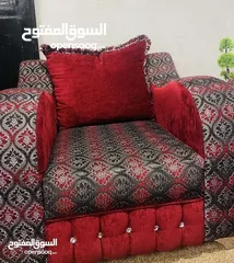  3 كنب تفصيل تقيل  للبيع باللون الخمري و الاسود و تسع مقاعد