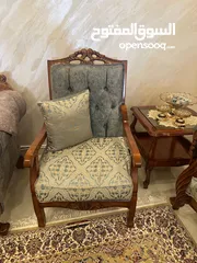  2 طقم كنب غرفه ضيوف مع طقم طاولات للبيع بسعر مغري