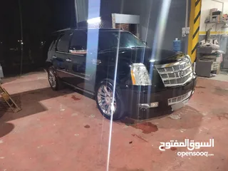  11 كاديلاك اسكاليد بلاتينيوم للبيع