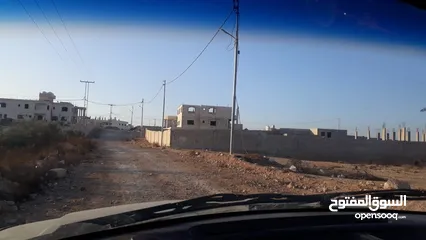  5 أرض على شارع الميه اتستراد الزرقاء عمان خلف سلطة المياه