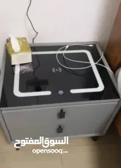  2 كومادينة ذكية بدرجين و ثلاث ادراج واضاءة وخزنة 3 الوان