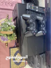 1 بلاستيشن 3 مع ايادي التحكم ويوجد جميع الالعاب داخلها