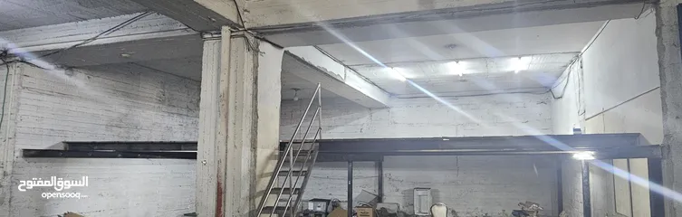  4 سدة مساحة 65 متر مربع  مع خشبها كاملة