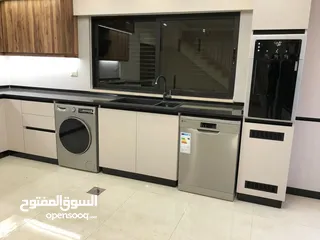  6 شقة فاخرة للبيع مع روف ومطبخ راكب مع كافة الأجهزة الكهربائية الحديثة .
