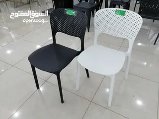  4 كراسي وطاولات