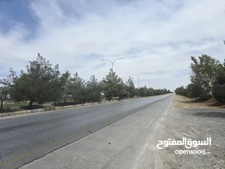  2 ارض تجاريه مميزه واجهه كبيره عشارع الحصن قرب شهوان