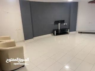  8 للإيجار في موقع حيوي ومميز – رام الله الشرفه