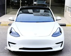  24 تيسلا 2022 model 3 فحص كامل 4 جـــيـــد بدون ملاحظات بودي (كرت ابيض) بحالة الوكالة بسعر لقطة ومحرووق