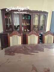  6 طقم سفرة  10 كراسي + طقم جلوس 7 مقاعد بحالة جيدة جدا + سجاد + طاولات جانبية