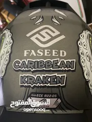  5 خوذه فل فيس مصنف ، مستعمل شبه جديد