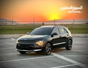  4 كايا نيرو  هايبرد (بنزين+كهرباء ) فل الفل فتحة سقف  /2022 عداد قليل 18000Km