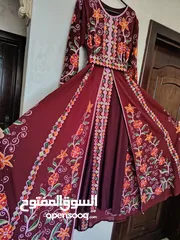  5 فساتين وثوب للبيع بسعر رمزي