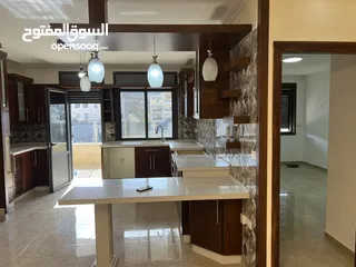  4 شقه فارغة للايجار  في البيره قرب شارع القدس وعرابي  لتاجير السيارات