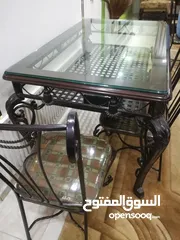  1 طاولة سفرة معدنية وزجاج راقية