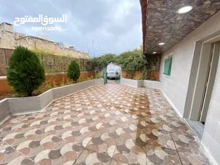  12 استوديو   ارضي   مع   حديقة   مميز   جداً   جداً   للبيع   في   الجاردنز   من   المالك   مباشرة