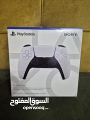  1 يد بلايستيشن 5 جديد مع هدايا