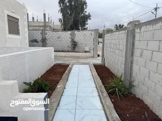  12 بيت للبيع مميز منطقه هادئه جدا