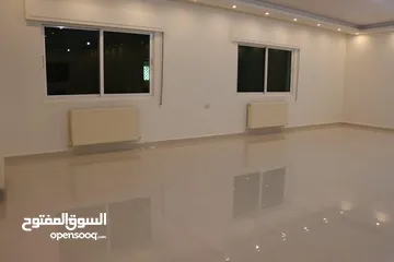  3 فيلا/بيت للبيع من ثلاث طوابق مساحة البناء 700متر مربع مساحة الارض600م2