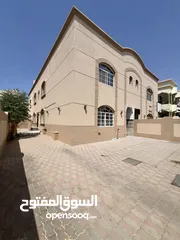  9 للبيع فيلا مميزة كورنر في بوشر قريب المدرسه الامريكيه 4 غرف نوم وصالتين وحوش واسع