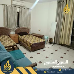  7 شقة مفروشة أرضية للإيجار مع ترس واسع