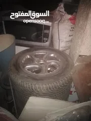  1 جنط المنيوم كلاسك قديم بحاله ممتازه عدد اربعه
