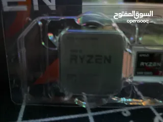  3 معالج  ‏AMD RYZEN 5 3400G Quad-Core   ‏4.2GHz بلأضافة إلى كرت شاشة مدمج  ( Vega 11)