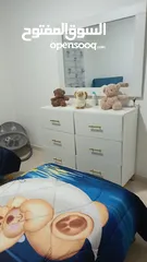  1 غرفه نوم اطفال للبيع  خزانه وسرير عدد 2 وكومودينا وتواليت وفراشات عدد2 وكفرات عدد2