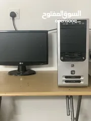  1 كمبيوتر مع شاشه