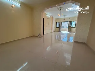  4 بيت في عمارة مكونة من 3 طوابق للايجار