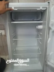  5 ثلاجه كراون 6 قدم لون ابيض للبيع قابل للتفاوض بشكل بسيط.     الثلاجه نضيفه كثير