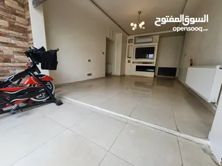  14 شقة فارغة للبيع في حي الصحابة - ref : 14577