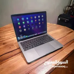  1 MacBook Pro 2019 with touch bar