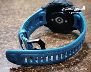  3 ساعة امازفيت t rex 2 بحالة ممتازة فيها شخط بسيط بالشاشة غير مؤثر مقاومة للماء معاها بيتها وشاحنها