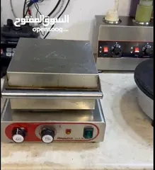  1 عدة محل  كاملة مع طاولات وكراسي للبيع