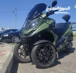  3 دراجة سكوتر كوادرو ثلاثية العجلات صناعة سويسرية محرك 350cc موديل 2019