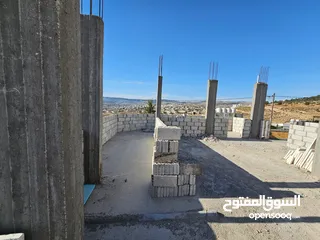  6 ارض مع بيت للبيع