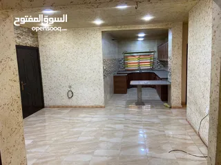  5 شقة للإيجار الزرقاء 3 غرف نوم و غرفة ضيوف منفصلة مع بلكونة - حي الزواهرة دوار الخميس