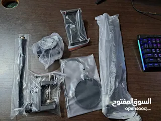  1 ستاند مايك وتابلت للبيع جديد زي مهو بالكرتونة