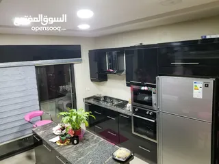 7 شقة فاخرة شبة مفروشة للبيع من المالك مباشرة
