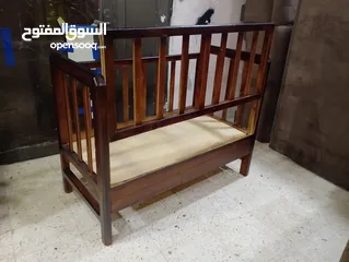  4 تخت مفرد وسرير بيبي ومكتب دراسه وعرباي