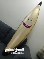  3 موزة ذهبية من القرية العالمية ومجموعة ألعاب - A golden banana from Global Village and a set of toys