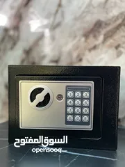 9 سواء بدك خزنة ذكية ببصمة، أو خزنة كلاسيكية بكود ومفتاحين — وفرنالك أفضل 3 خيارات لحماية مصاريك وأغرا