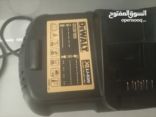  1 شاحن بطارية مفاريغة