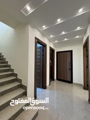  8 شقة دوبلكس مع روف باطلالة مميزة مساحة 280 + 90 باجمل مناطق رجم عميش - حي الصحابة -شركة رمضان للاسكان