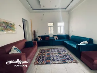  2 طقم كنب 9 مقاعد +بفه  بحاله ممتازه