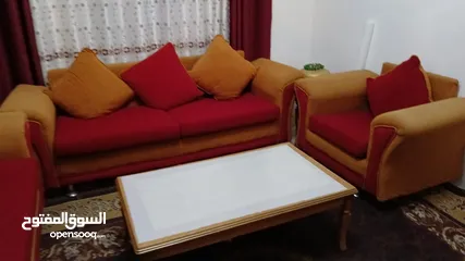  2 طقم.  كنب.   للبيع